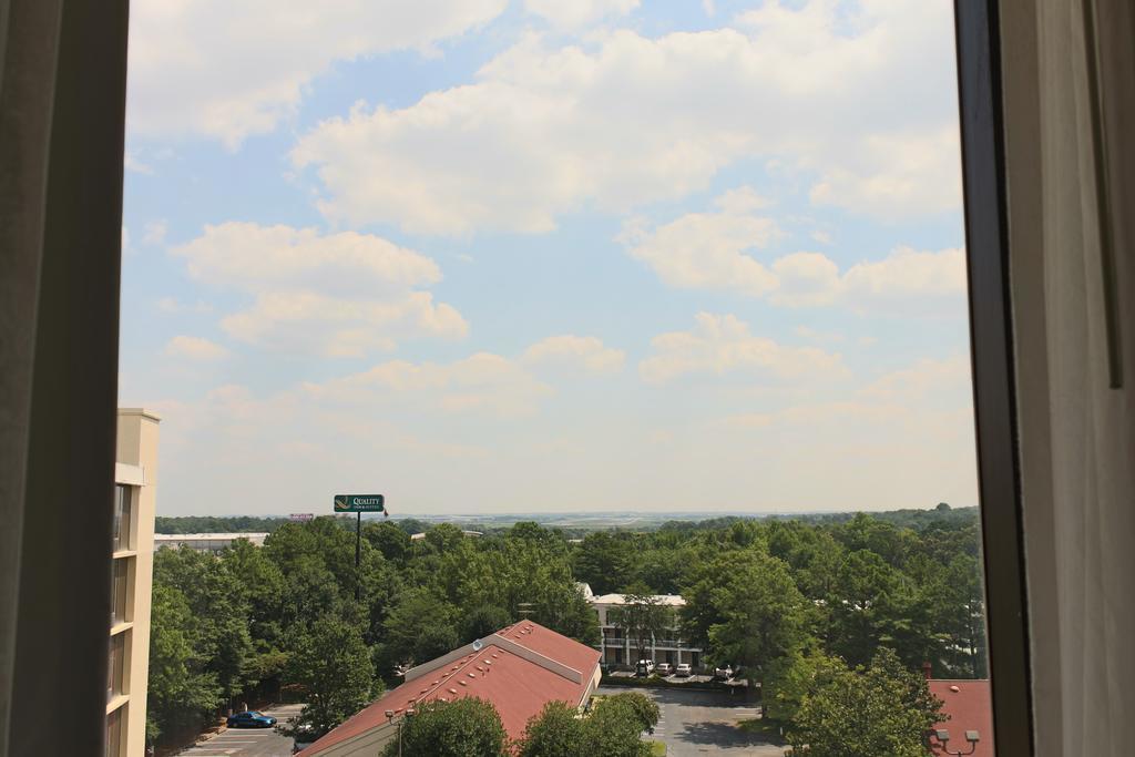 Ramada Plaza By Wyndham Atlanta Airport Hotell College Park Exteriör bild
