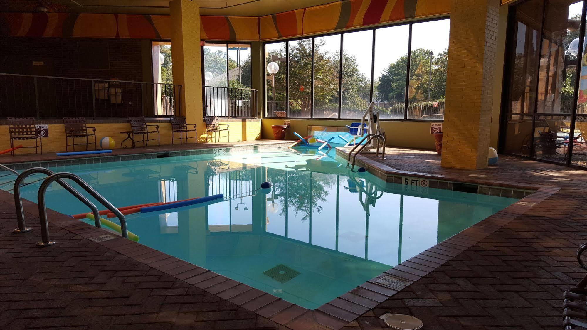 Ramada Plaza By Wyndham Atlanta Airport Hotell College Park Exteriör bild